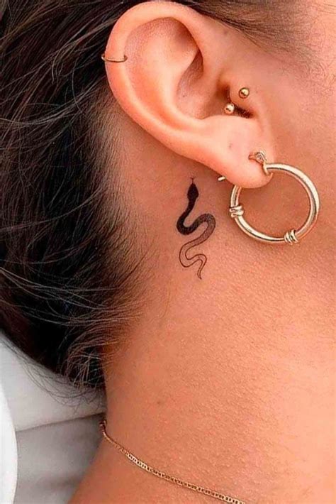 𝙎𝙘𝙧𝙞𝙥𝙩 𝙁𝙖𝙢𝙚᭓୭ tatuagens Neck tattoo Tattoos Small snake tattoo