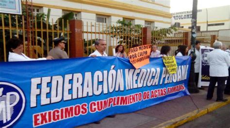 Médicos acatan paro de 24 horas para exigir aumento de sueldo LIMA