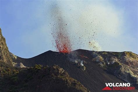 Volcan Stromboli forte activité juillet 2011 Éruption du cratère SE