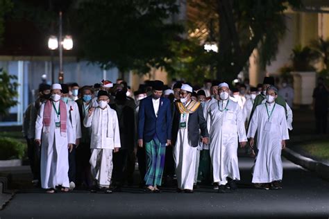 Jokowi Dan Sejumlah Tokoh Lintas Agama Hadiri Zikir Dan Doa Kebangsaan