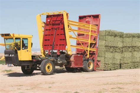 New Holland Ag Products Stackcruiser® Self Propelled Bale Wagons Handr