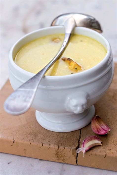 Recette soupe à lail rose de lautrec Marie Claire