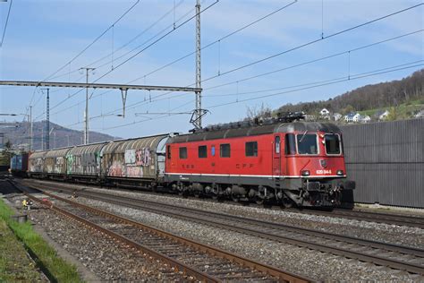 Re Durchf Hrt Den Bahnhof Gelterkinden Bahnbilder De