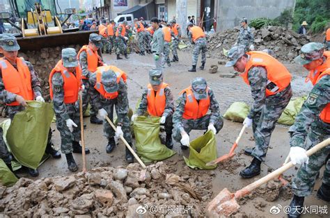 武山县多地发生洪涝灾害，人民子弟兵闻令而动持续奋战抢险救灾一线 作揖 武山县抢险救灾人民子弟兵新浪新闻