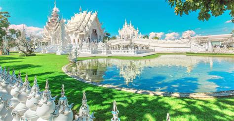 Chiang Rai Temples Tour White Blue Temples Black House