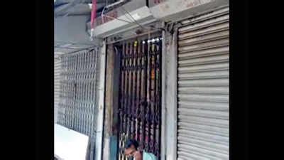 Central Kolkata Traders Impose Self Lockdown Kolkata News Times Of