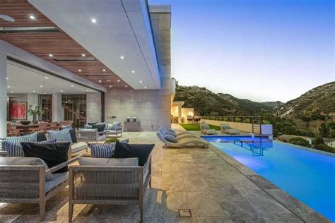 Extraordinary Los Angeles Home of Modern Luxury Sells for $12,900,000