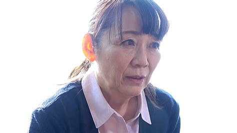 昭和猥褻官能ドラマ 借家に転がり込んだ親子、その息子は六十路の母を･･･ 葬式の夜、葬儀屋に襲われた五十路の熟女 奥様のえろ動画