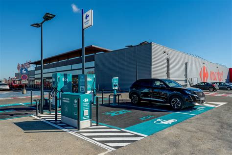 Carrefour 100 millions pour déployer 3 000 points de recharge électrique