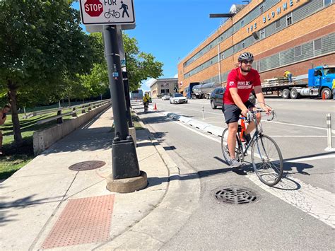 Protected Bike Lanes – Chicago Complete Streets