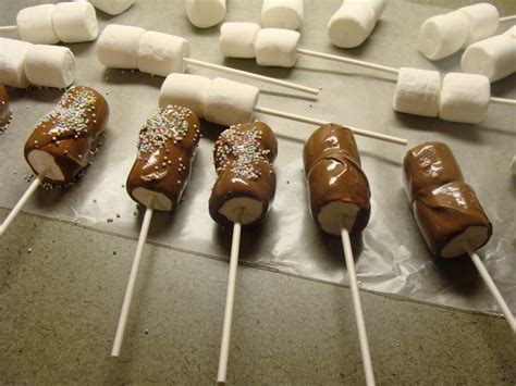 Kristi's Recipe Box: Chocolate-Dipped Marshmallow Pops