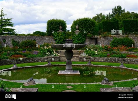 Sunken Round Oval Pond Garden Heywood Gardens Garden Formal Designed