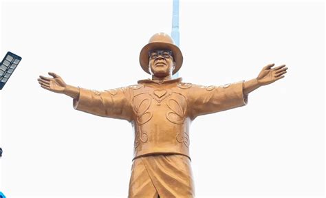 Rdc Un Monument Rig La M Moire De Papa Wemba Kinshasa Music