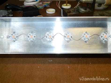 Фитолампа на подоконнике