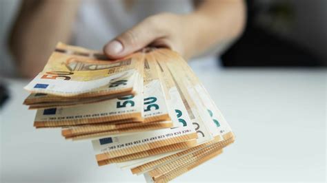 România a depășit Ungaria la valoarea salariului mediu Maghiarii îi