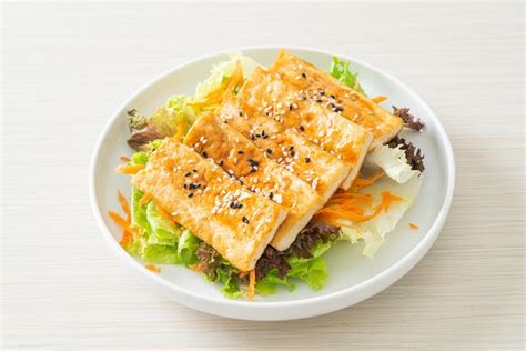 Premium Photo Teriyaki Tofu Salad With Sesame