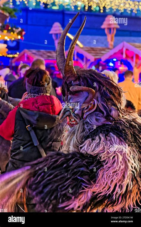 Bestien Und Hexen Am Flughafen A M Nchen Der Perchtenlauf Von Den