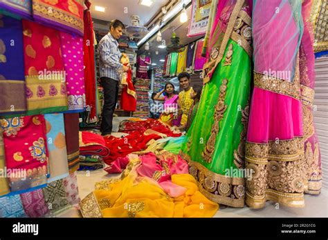 Textile shop with colourful fabrics for sari, street scene Bhuleshwar ...