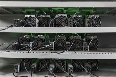 Worlds Top Bitcoin Mining Rig Maker Halts Sales As Clients Flee