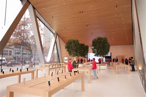 Apple's second Brooklyn store is a giant triangle - CNET