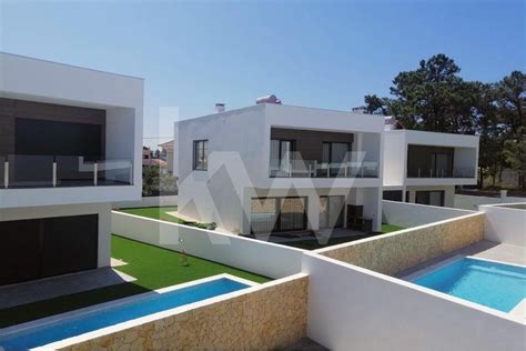 New 4 Bedroom House Ready To Live In In Charneca De Caparica Setubal