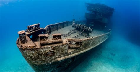 World war shipwrecks are leaking pollutants into the world's oceans ...