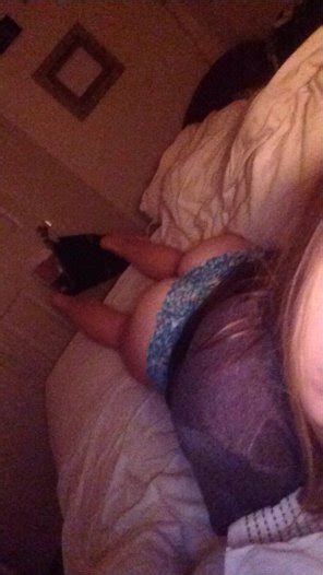 Sexy Ass Sneaker Head Porn Pic