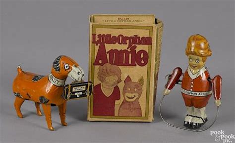 Marx Tin Lithograph Wind Up Little Orphan Annie And Sandy Retaining