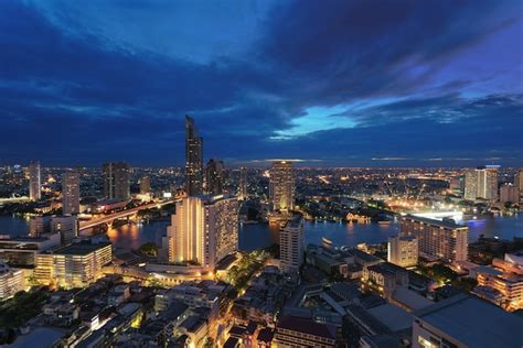 Premium Photo | Bangkok skyline at night