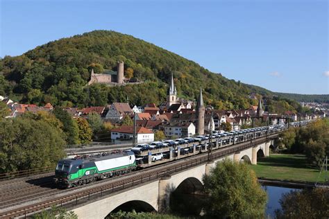 193 951 von ELL mit einem Autozug am 10 Oktober 2022 bei Gemünden am