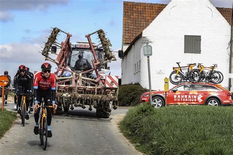 Riders recon the Tour of Flanders cobbles – Gallery | Cyclingnews