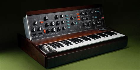 Moog Fire Up Their Legendary Synth Minimoog Model D Noisegate