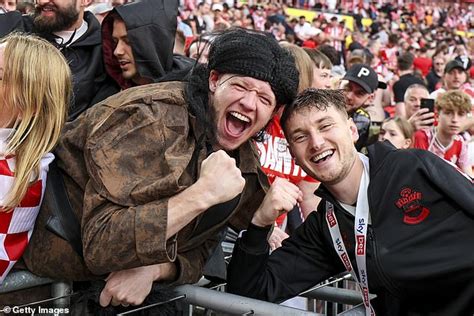 Arsenal Goalkeeper Aaron Ramsdale Spotted Wearing Hilarious Hagrid