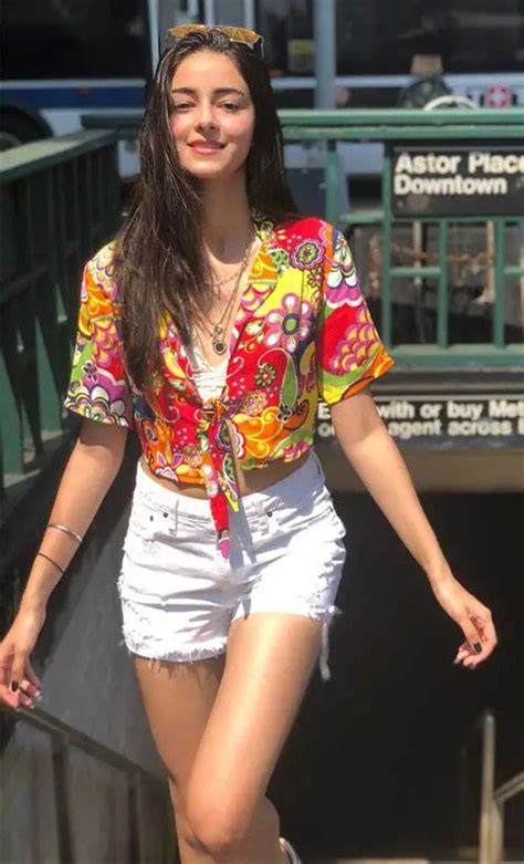 Stunning Hot Pics Of Ananya Pandey In Instagram