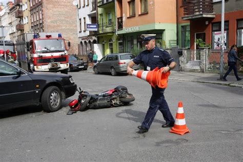 Wypadek Na Ulicy Nowy Wiat W Legnicy Zdj Cia Legnica Nasze Miasto