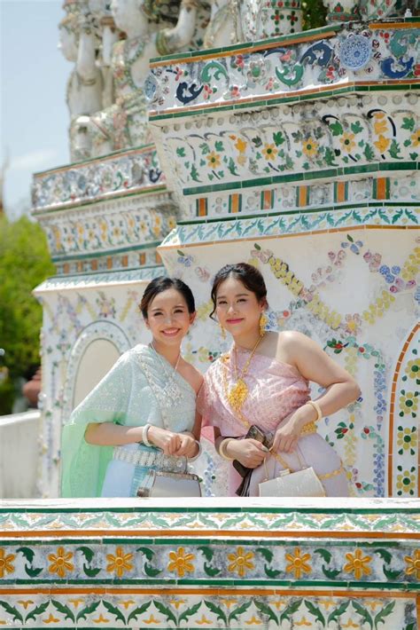 Experience traditional Thai clothes by Thai Story - Klook Stati Uniti