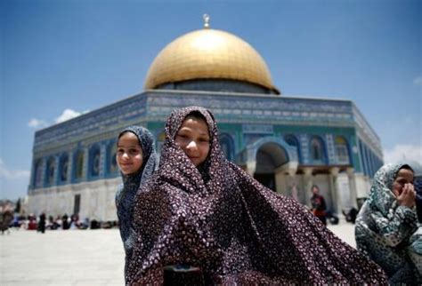 Los Palestinos Rezan En Masa En Jerusalén En El Primer Viernes De Ramadán Swi Swissinfoch