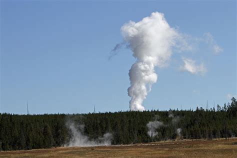 Worlds Tallest Geyser Erupts In Yellowstone For Third Time This Spring