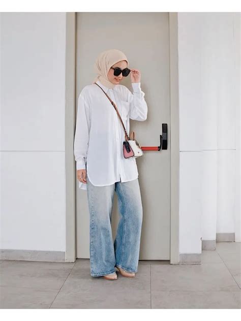 8 Inspirasi OOTD Kemeja Putih Dan Jeans Untuk Hijabers