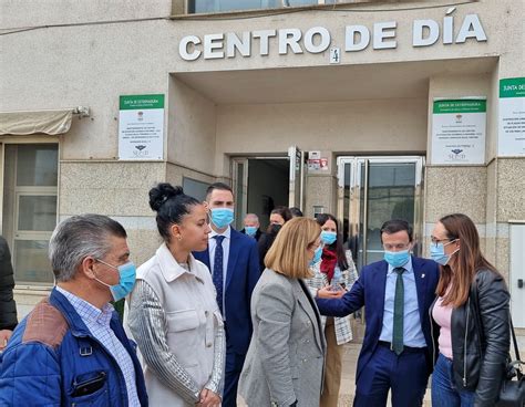 Miguel Ángel Gallardo inaugura el campo de césped artificial el