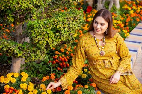 Premium Photo Pretty Young Girl Wearing Traditional Desi Dress