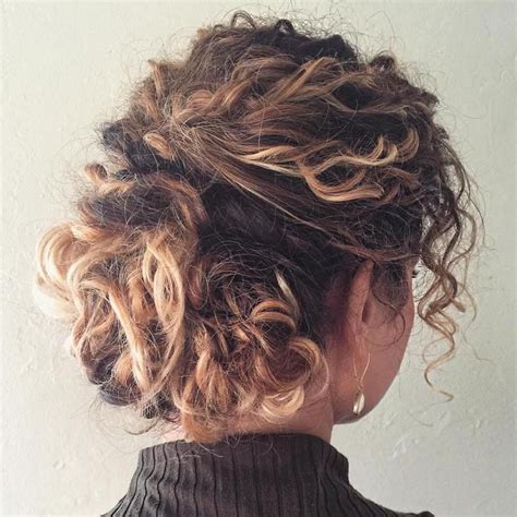 60 Styles And Cuts For Naturally Curly Hair In 2024 Acconciature Per Capelli Corti