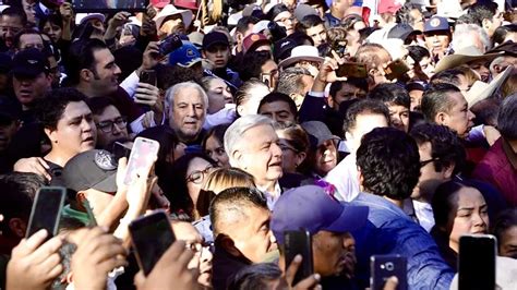 Fotogalería Amlo Se Da Un Baño De Masas Con Marcha De Miles