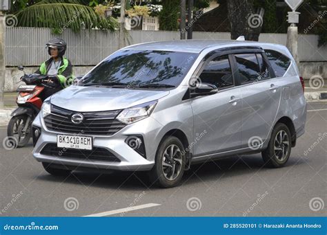 Daihatsu Sigra R 2023 editorial photo. Image of silver - 285520101