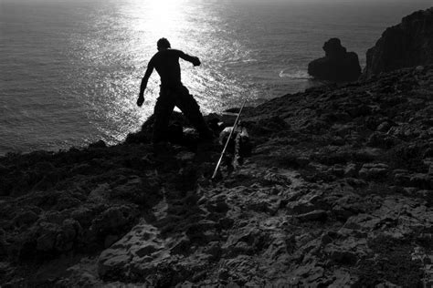 Banco De Imagens Homem Mar Costa Rocha Oceano Preto E Branco