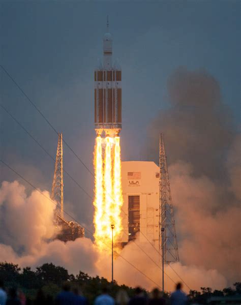 Mars Destined Nasa Orion Spacecraft Launches For First Test Flight