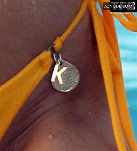 Kimberley Garner Sexy Seen Showing Off Her Hot Body In A Bikini During