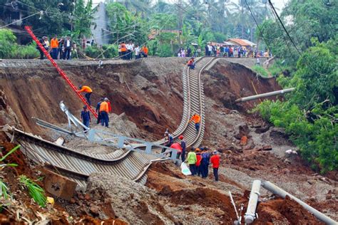 12 Penyebab Tanah Longsor Yang Harus Kita Waspadai Satu Jam