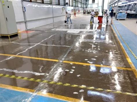 Tinta Epóxi Incolor Para Pisos De Concreto Cerâmica E Lajes