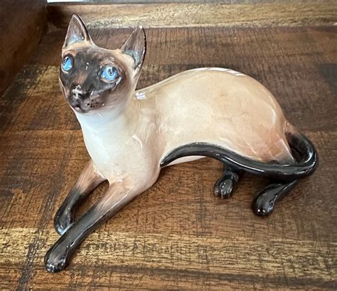 Siamese Cat Figurine Royal Doulton Fine Bone China Pattern Hn 2662 Made In England Vintage